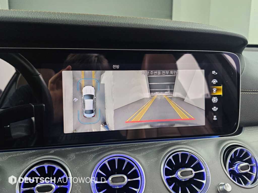 Mercedes-Benz E-Class — photo 15