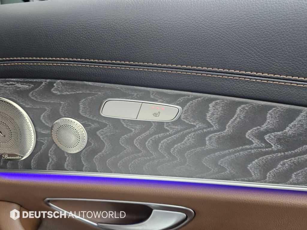 Mercedes-Benz E-Class — photo 16