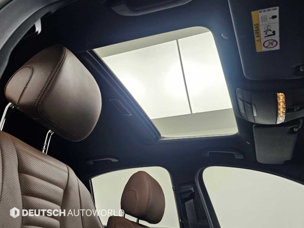Mercedes-Benz E-Class — photo 18