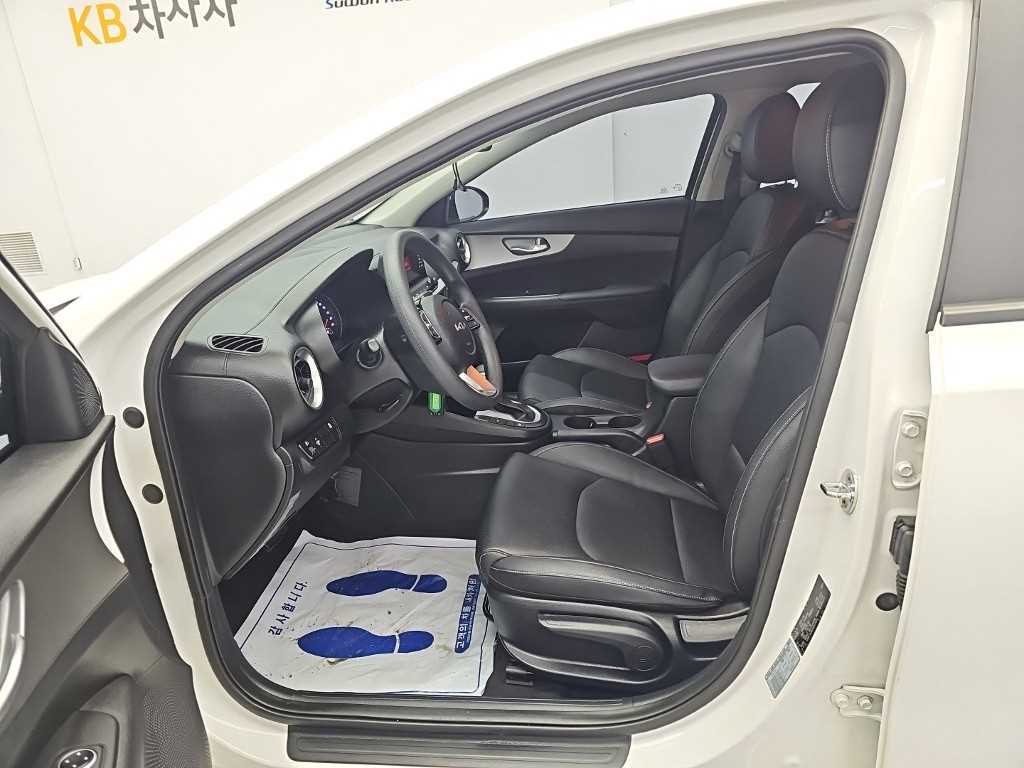 Kia K3 — photo 11