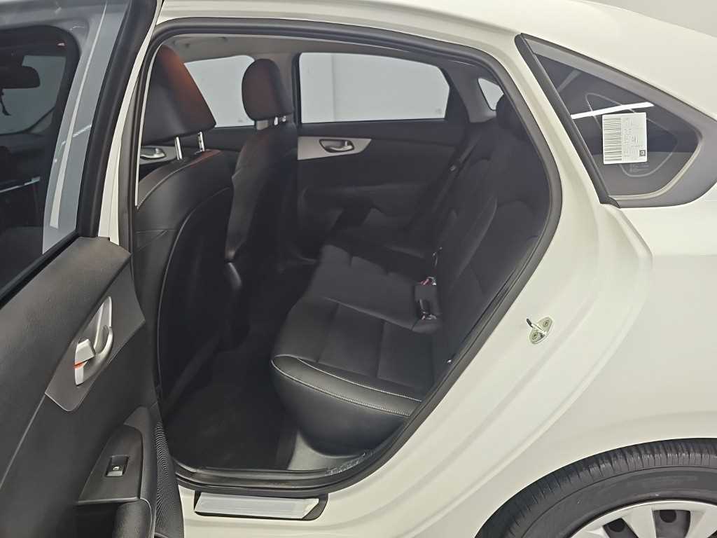 Kia K3 — photo 12