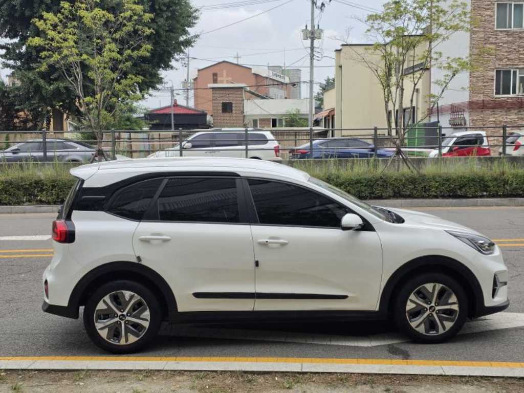 Kia Niro — photo 04
