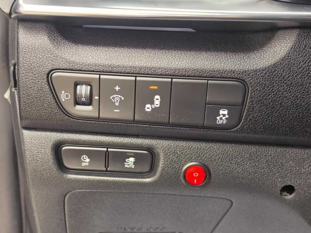 Kia Niro — photo 11