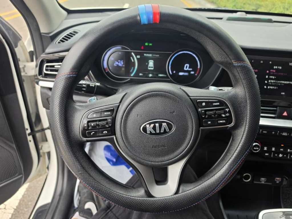 Kia Niro — photo 12