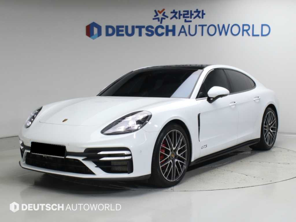 Porsche Panamera — photo 01