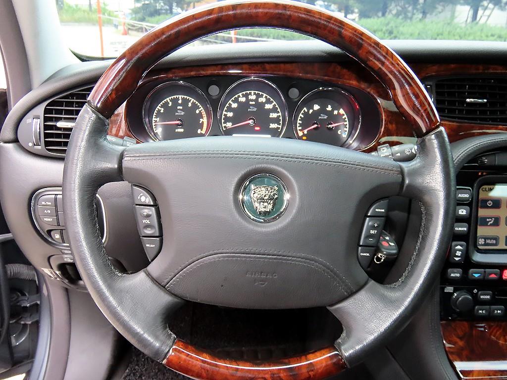 Jaguar XJ-8 — photo 08
