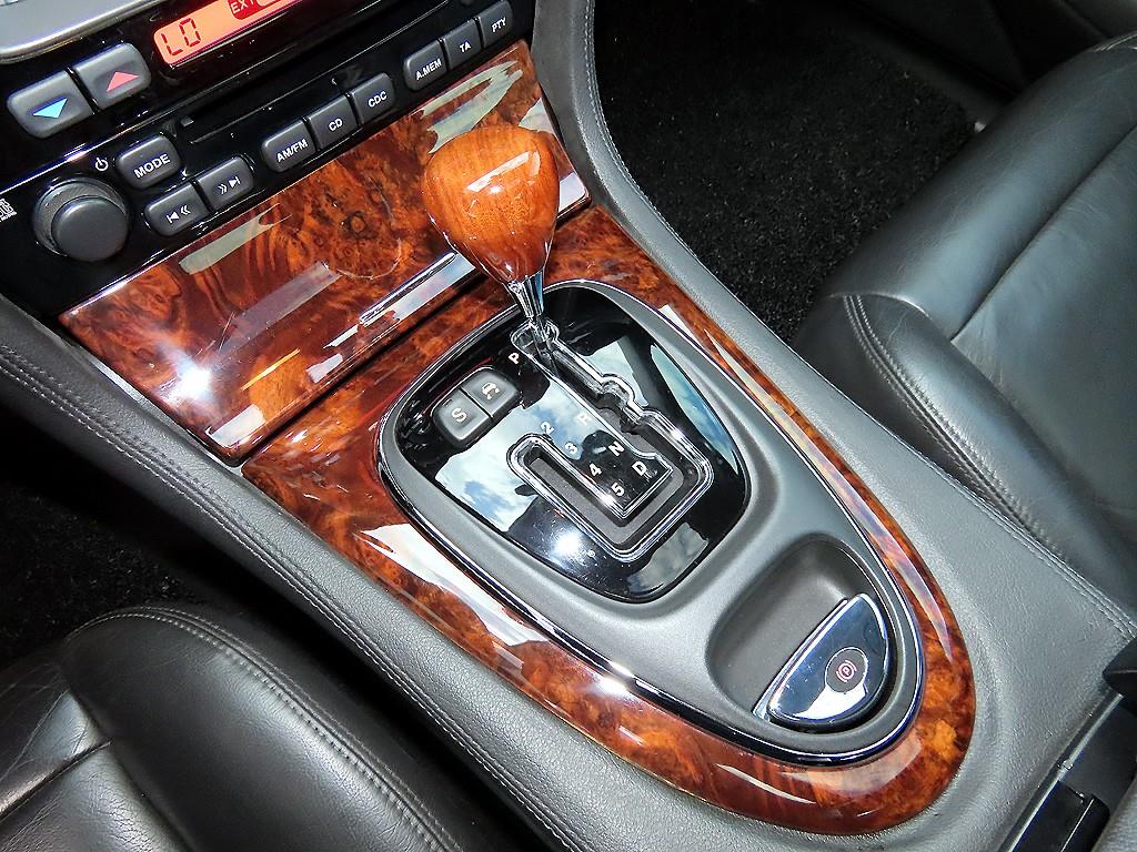 Jaguar XJ-8 — photo 10