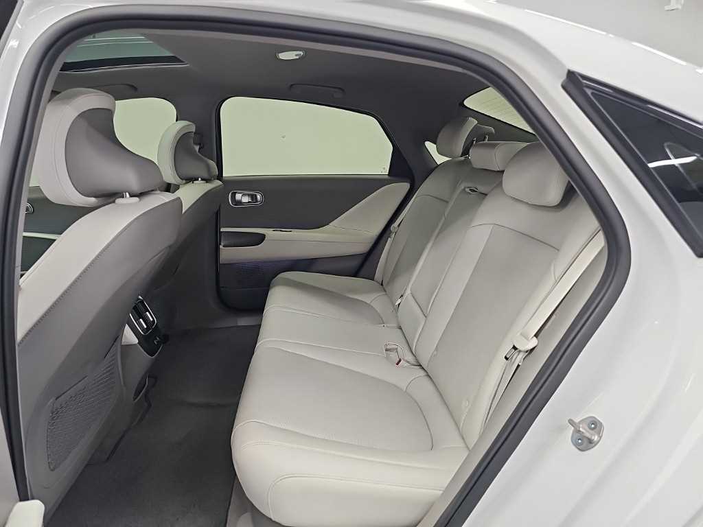 Hyundai Ioniq6 — photo 12