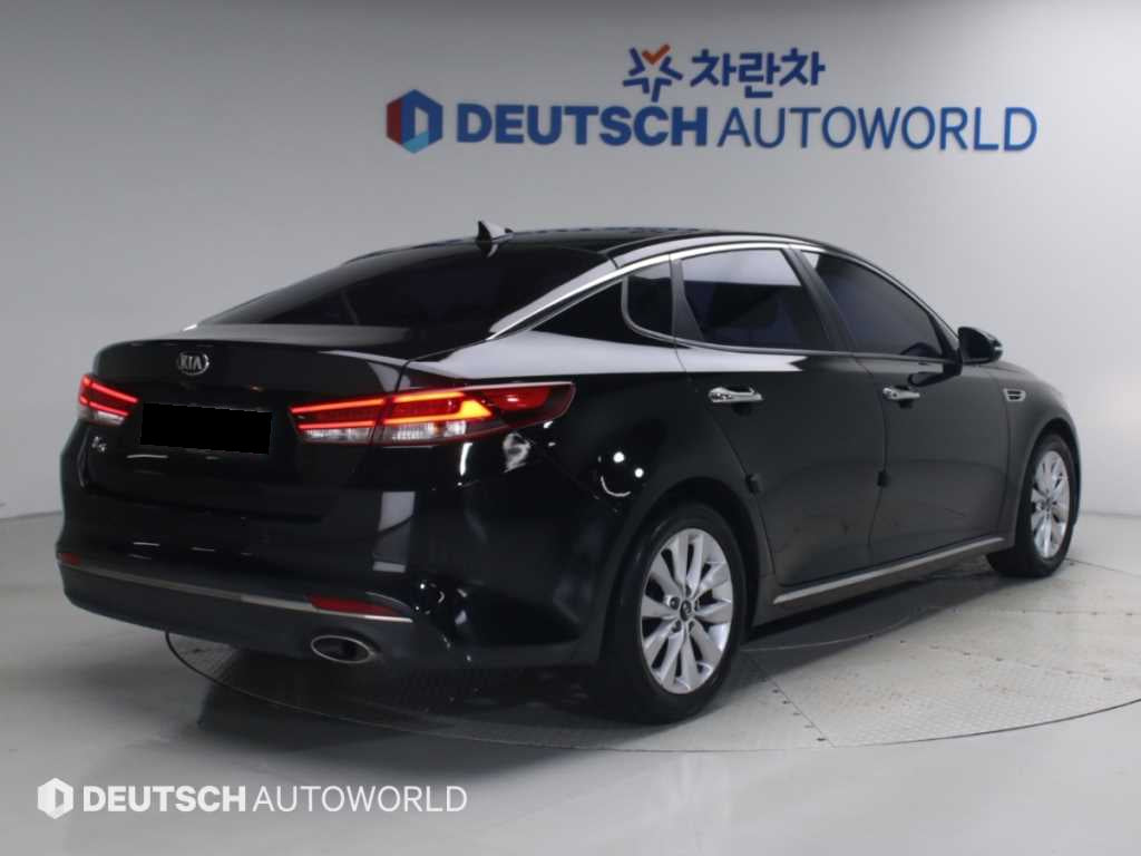 Kia K5 — photo 02