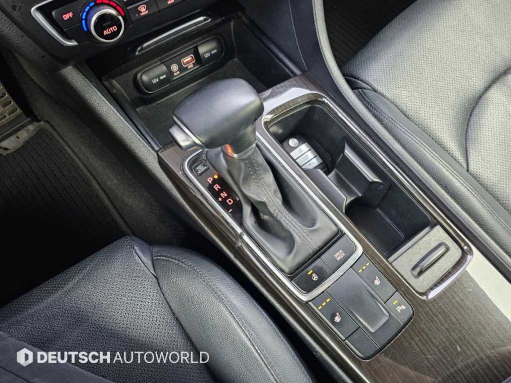 Kia K5 — photo 09