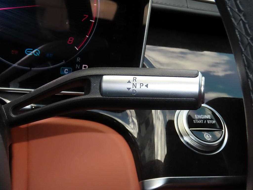 Mercedes-Benz S-Class — photo 11