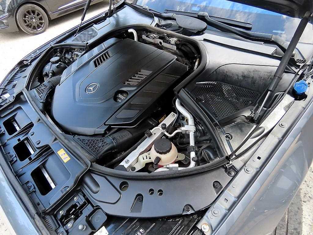Mercedes-Benz S-Class — photo 19
