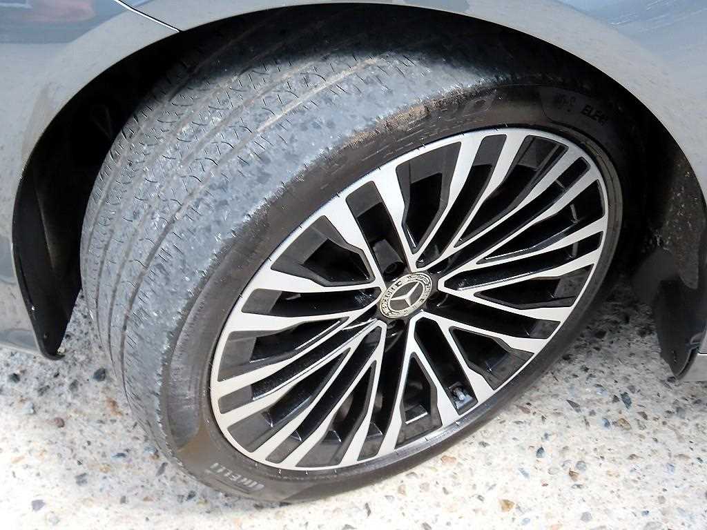 Mercedes-Benz S-Class — photo 20
