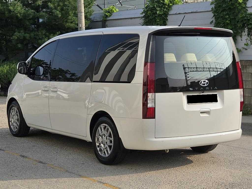Hyundai Staria — photo 03