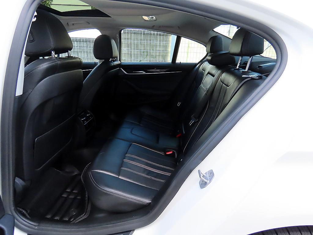 BMW 5-Series — photo 06