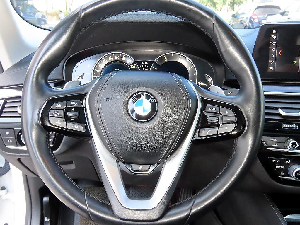 BMW 5-Series — photo 08