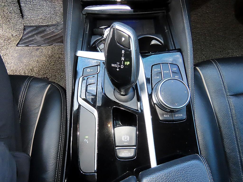 BMW 5-Series — photo 11