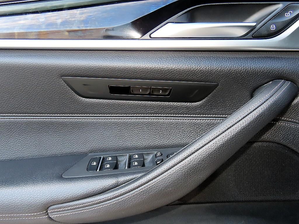 BMW 5-Series — photo 12
