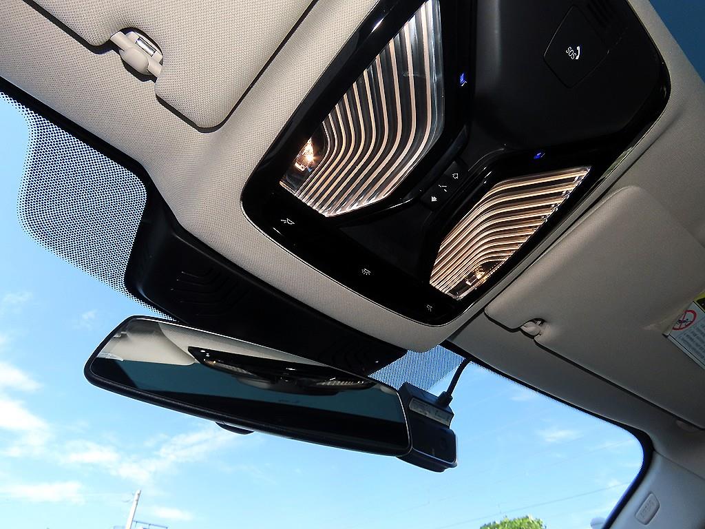 BMW 5-Series — photo 16