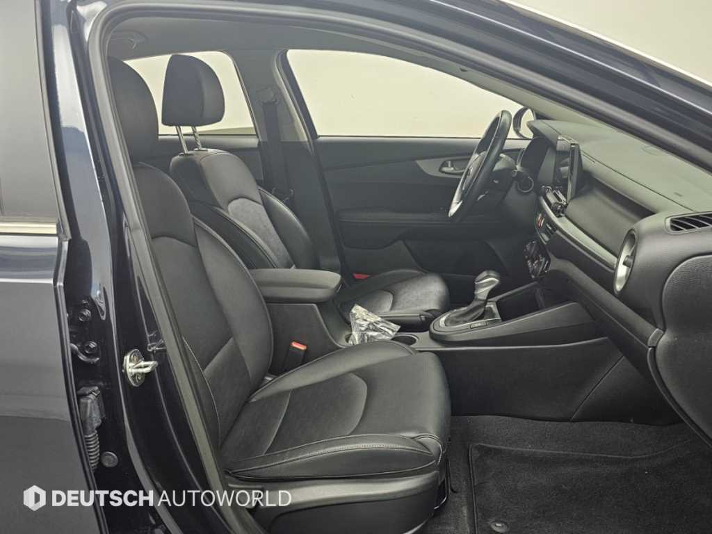 Kia K3 — photo 10