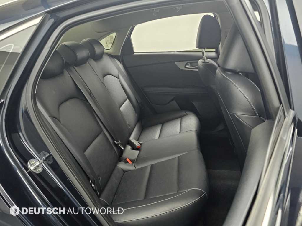Kia K3 — photo 12