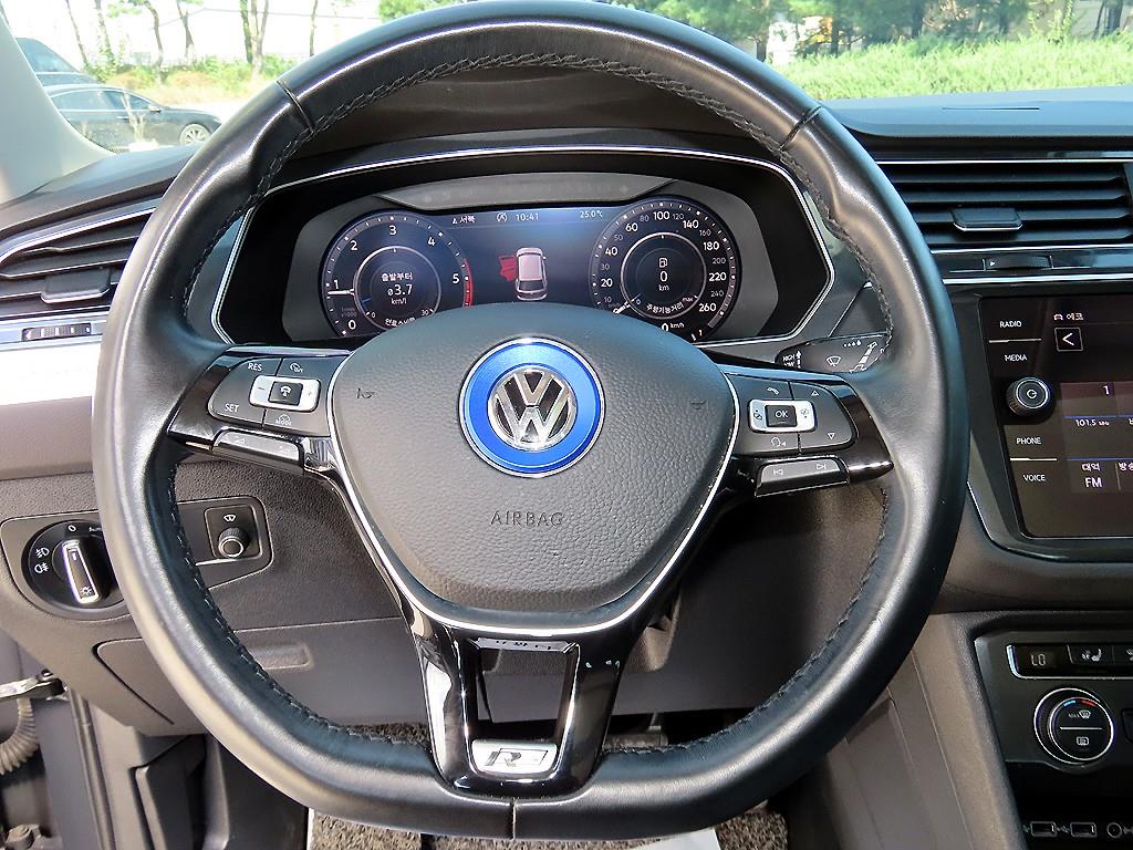 Volkswagen Tiguan — photo 08