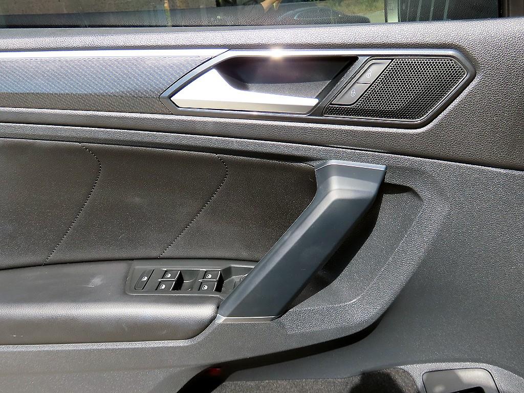 Volkswagen Tiguan — photo 11