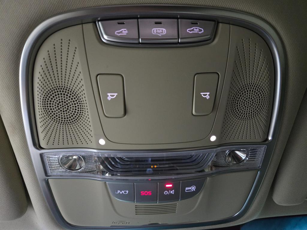 Kia K9 — photo 14