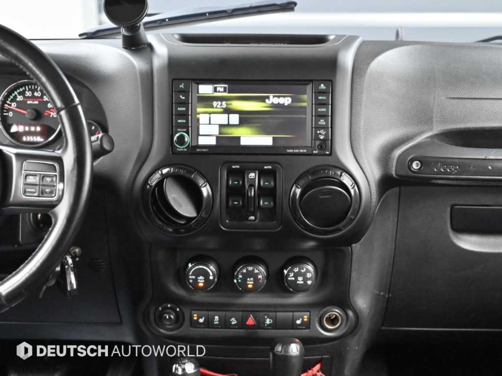 Jeep Wrangler — photo 14