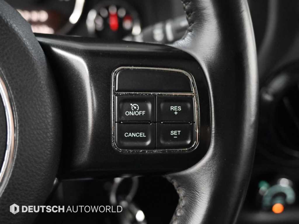 Jeep Wrangler — photo 17