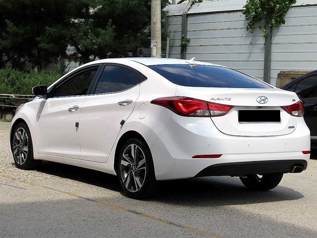 Hyundai Avante — photo 03