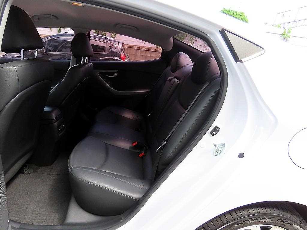 Hyundai Avante — photo 06