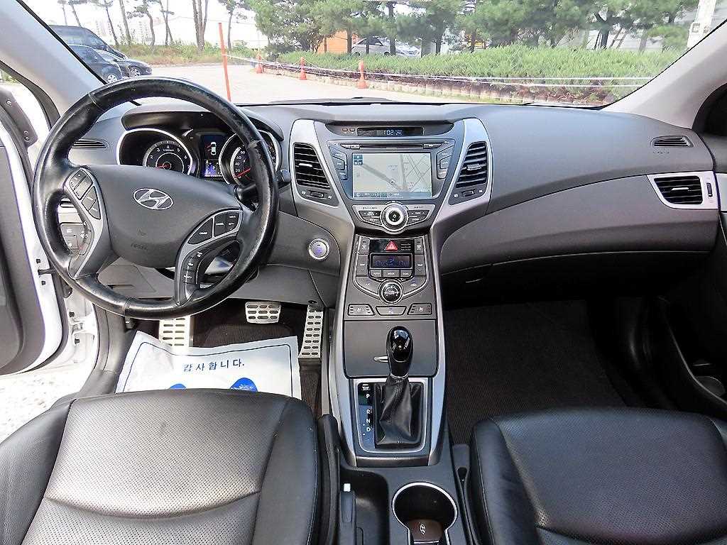 Hyundai Avante — photo 07