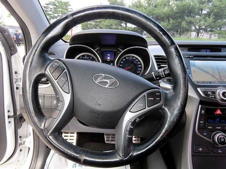 Hyundai Avante — photo 08