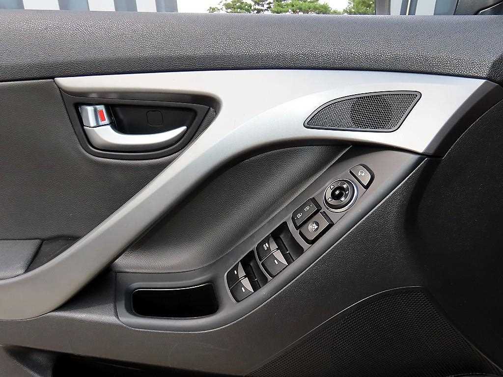 Hyundai Avante — photo 11