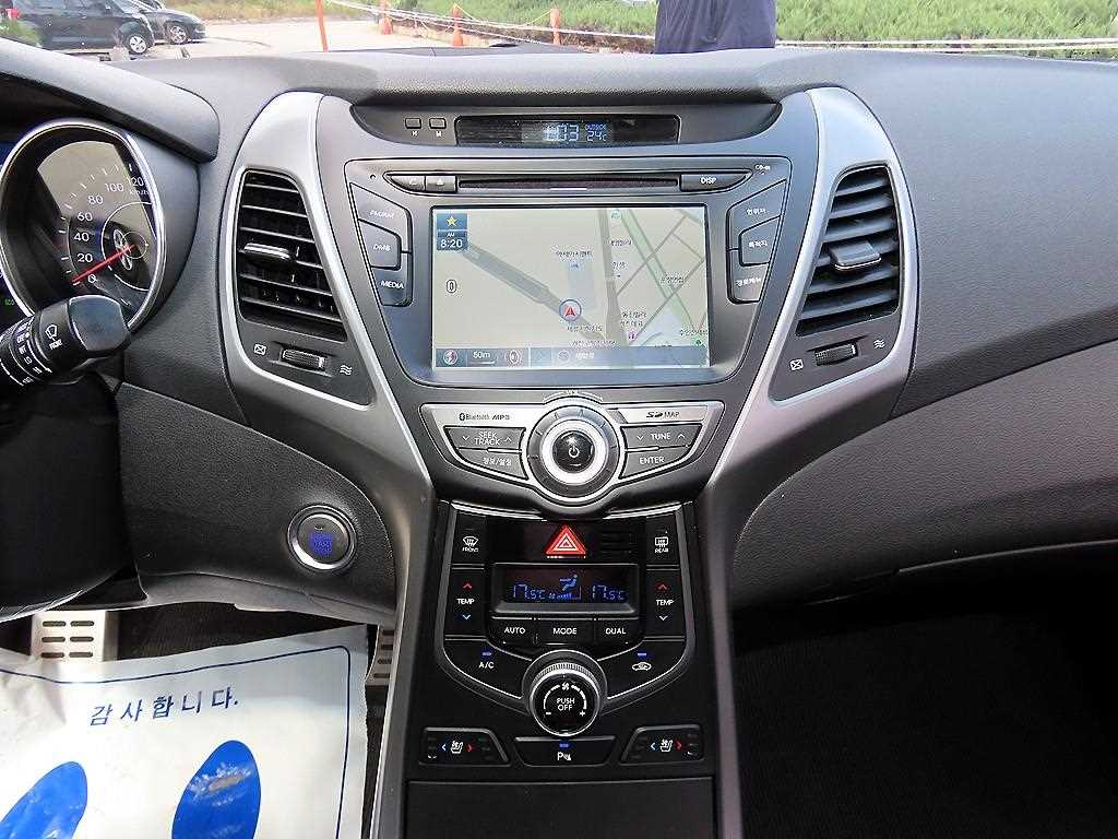 Hyundai Avante — photo 13