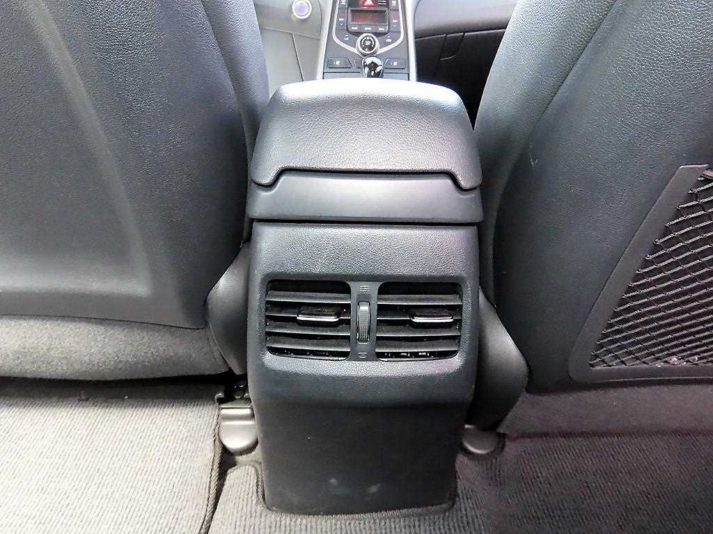 Hyundai Avante — photo 17