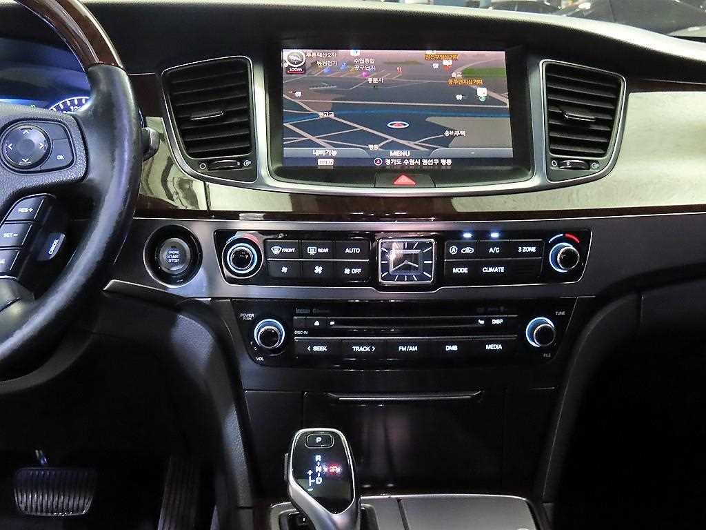 Hyundai Equus — photo 11