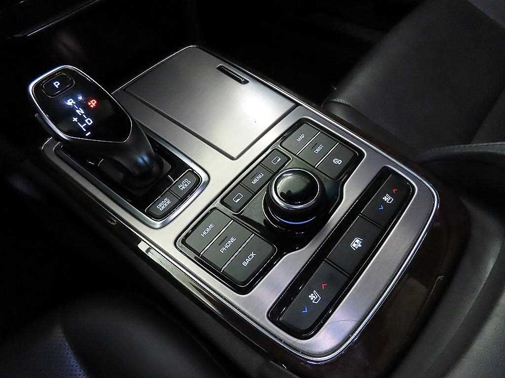 Hyundai Equus — photo 12