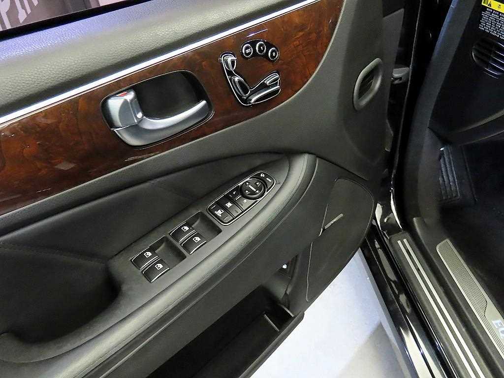 Hyundai Equus — photo 13