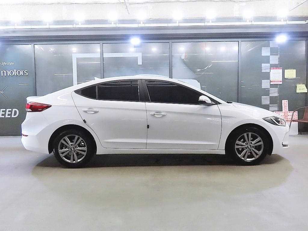 Hyundai Avante — photo 03
