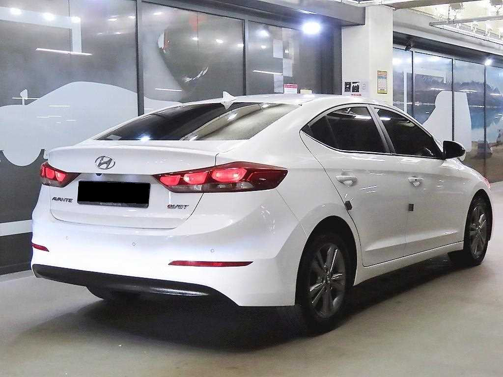 Hyundai Avante — photo 04