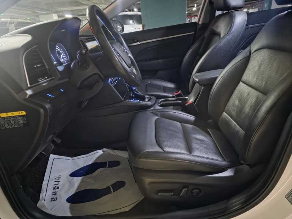 Hyundai Avante — photo 06