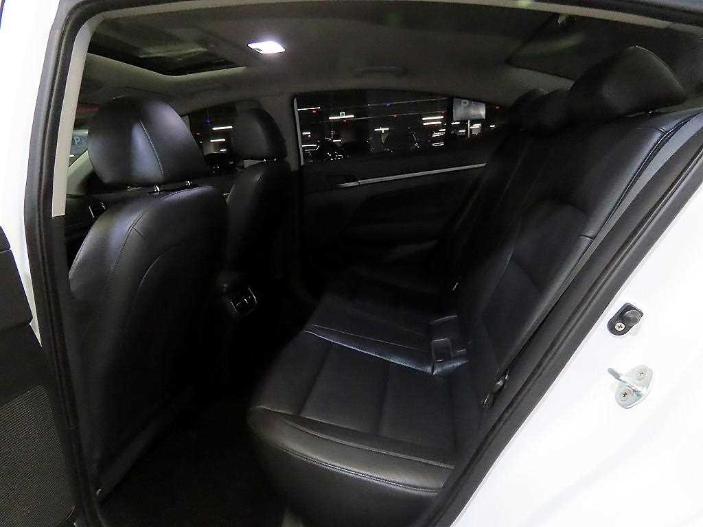 Hyundai Avante — photo 07