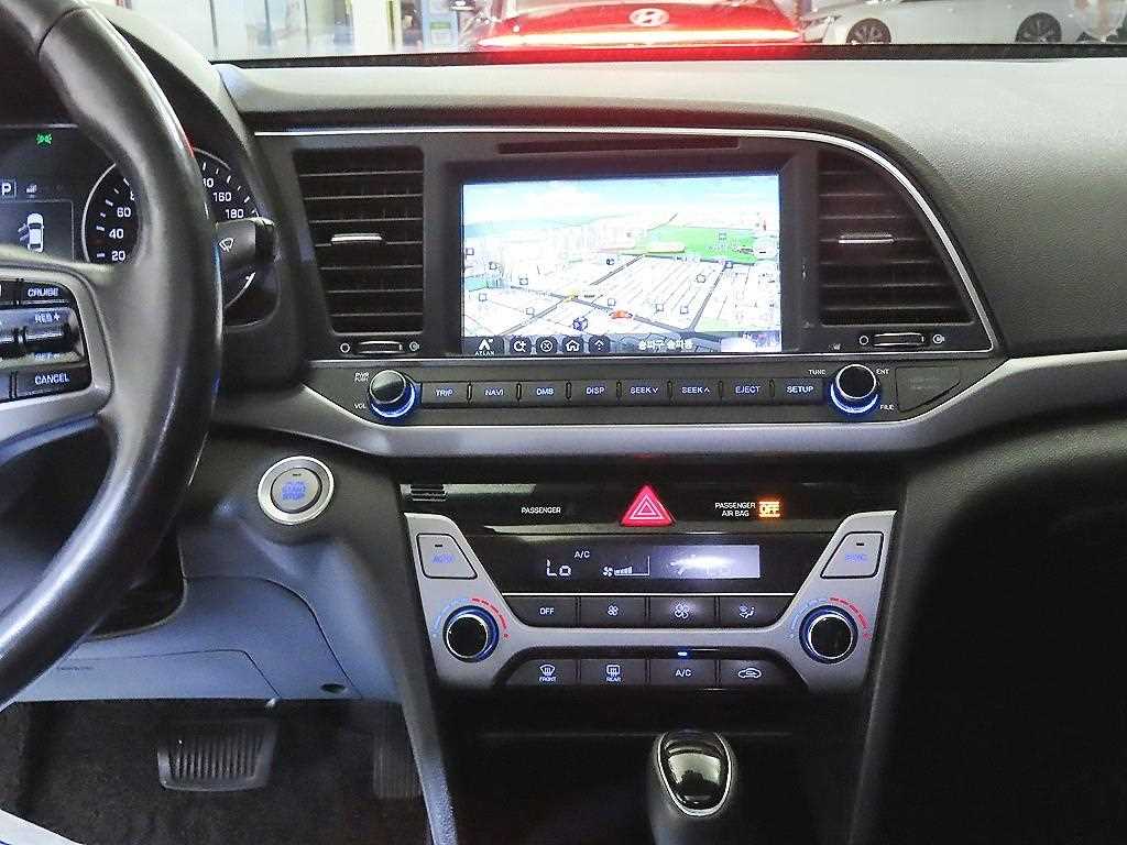 Hyundai Avante — photo 11