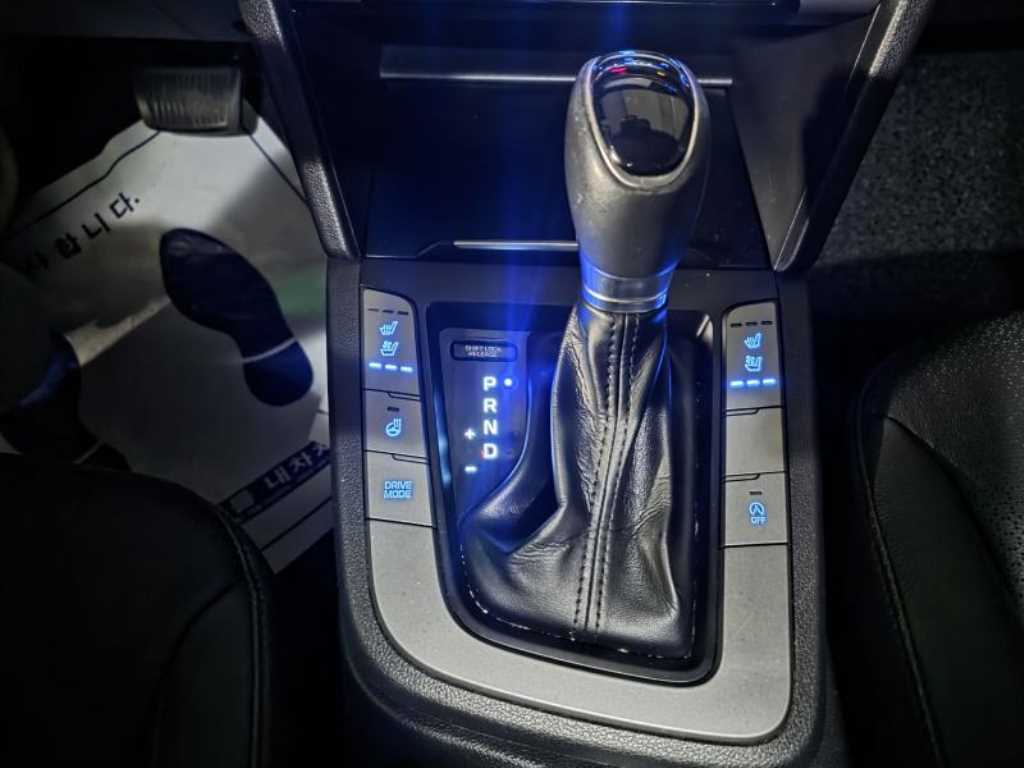 Hyundai Avante — photo 12