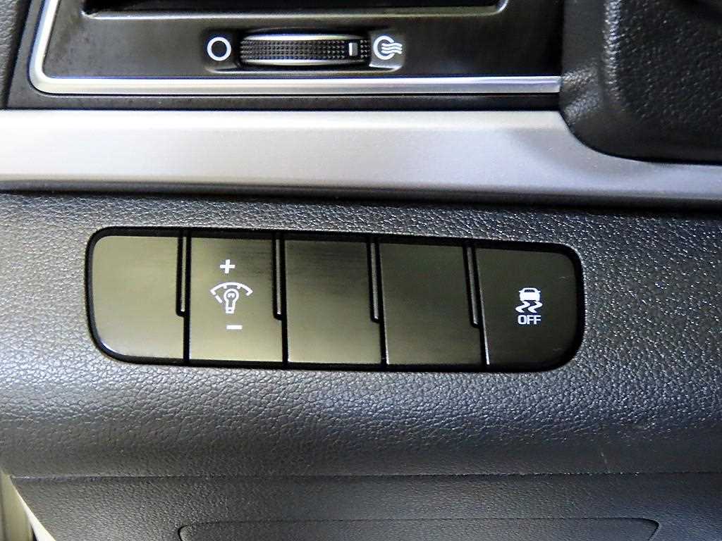 Hyundai Avante — photo 14