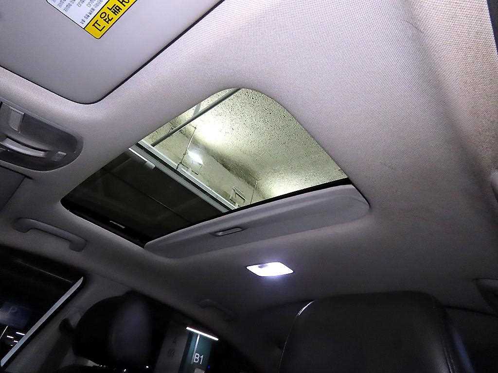 Hyundai Avante — photo 18