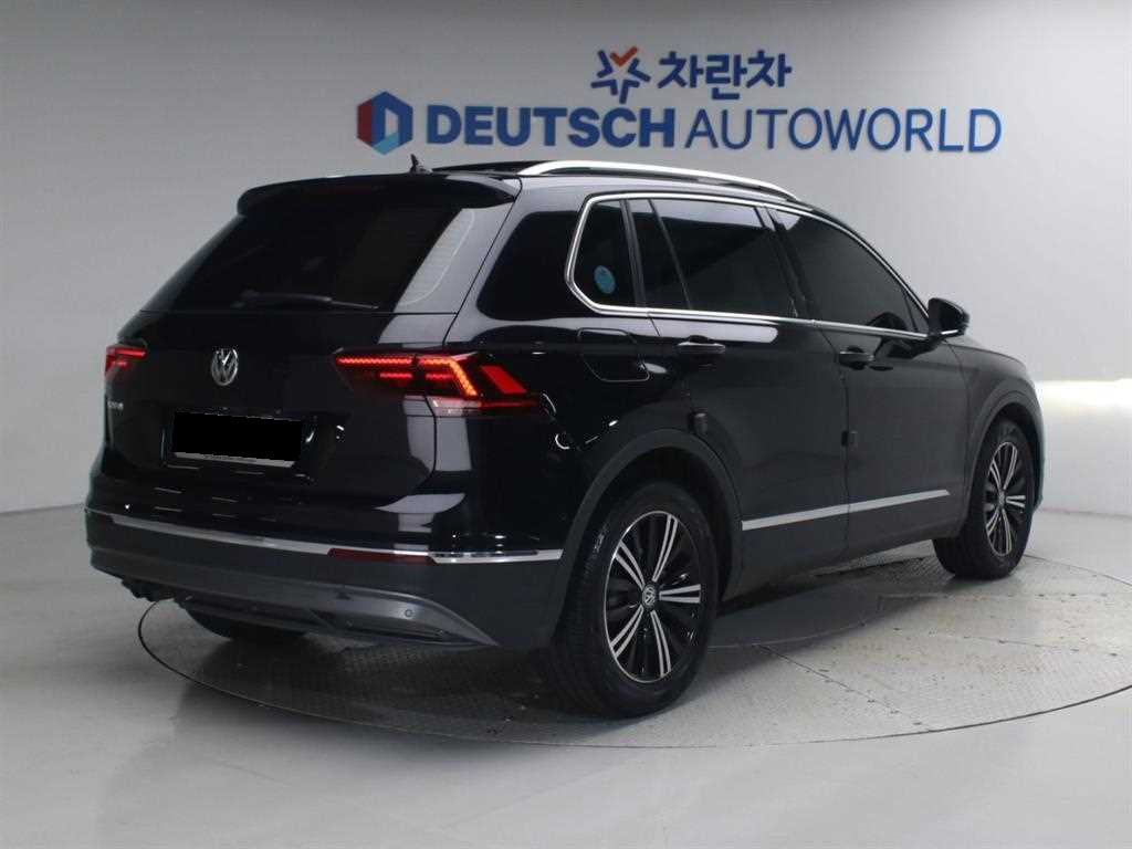 Volkswagen Tiguan — photo 02