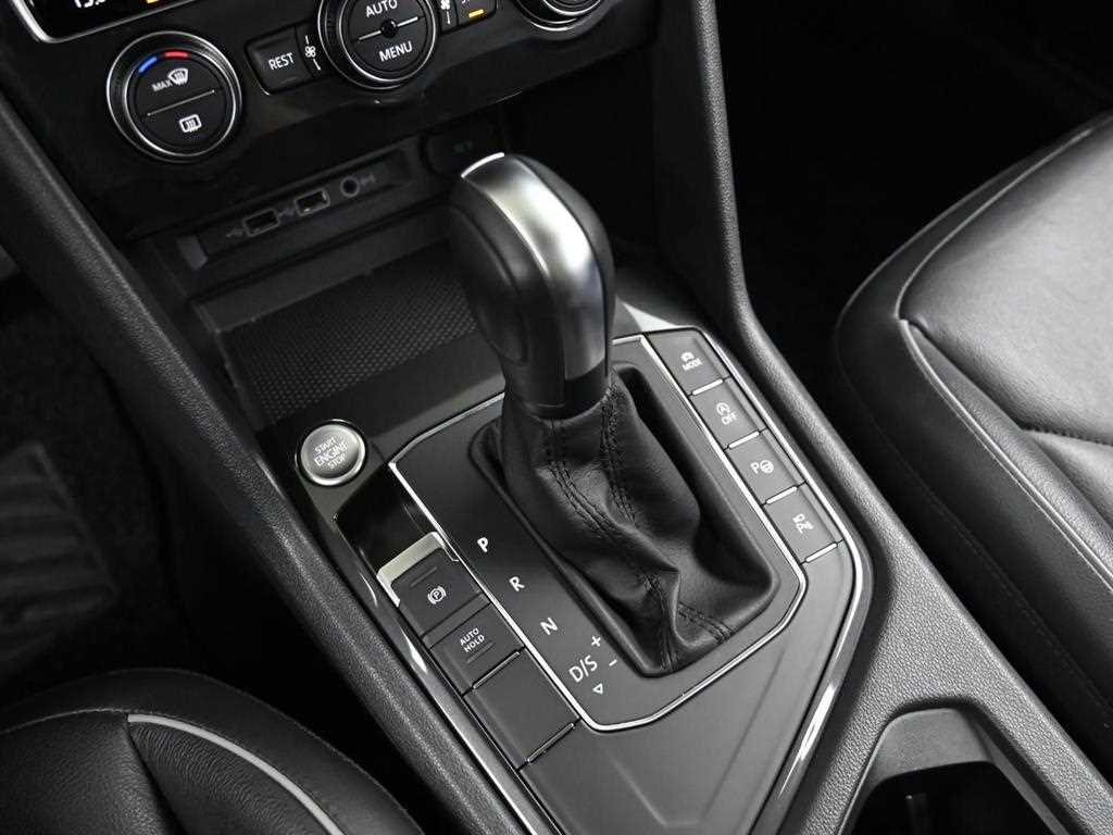 Volkswagen Tiguan — photo 09